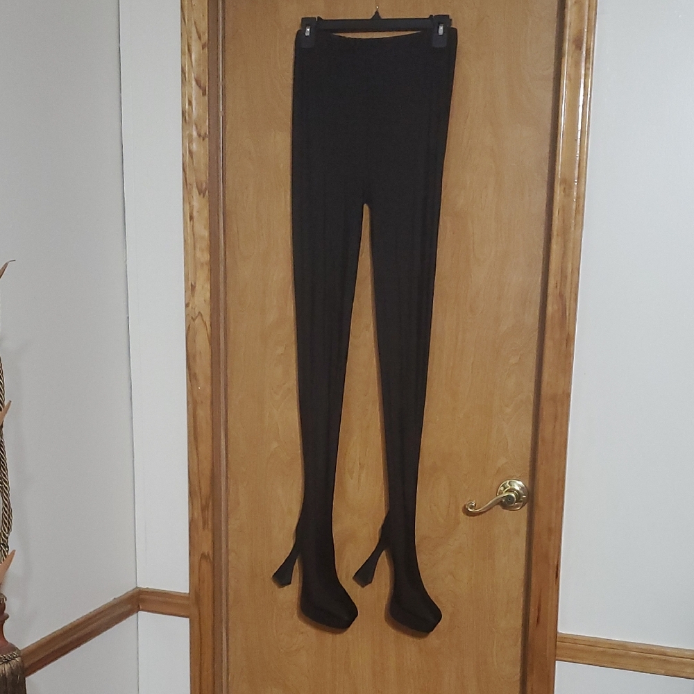 Black Boot/heel Pants